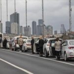 ببینید | ویدیویی پربازدید از توقف ناگهانی مردم ترکیه وسط خیابان برای یک دقیقه!