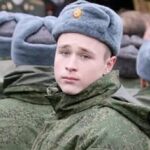 ببینید | ویدیویی تلخ از خودکشی یکی از نیروهای بسیج شده روسی در زمان آموزش!