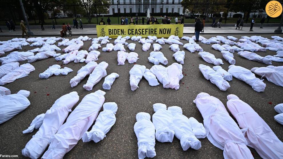 (تصاویر) ده‌ها جسد کفن‌پوش مقابل کاخ سفید به یاد قربانیان غزه