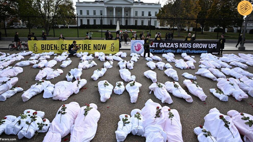 (تصاویر) ده‌ها جسد کفن‌پوش مقابل کاخ سفید به یاد قربانیان غزه