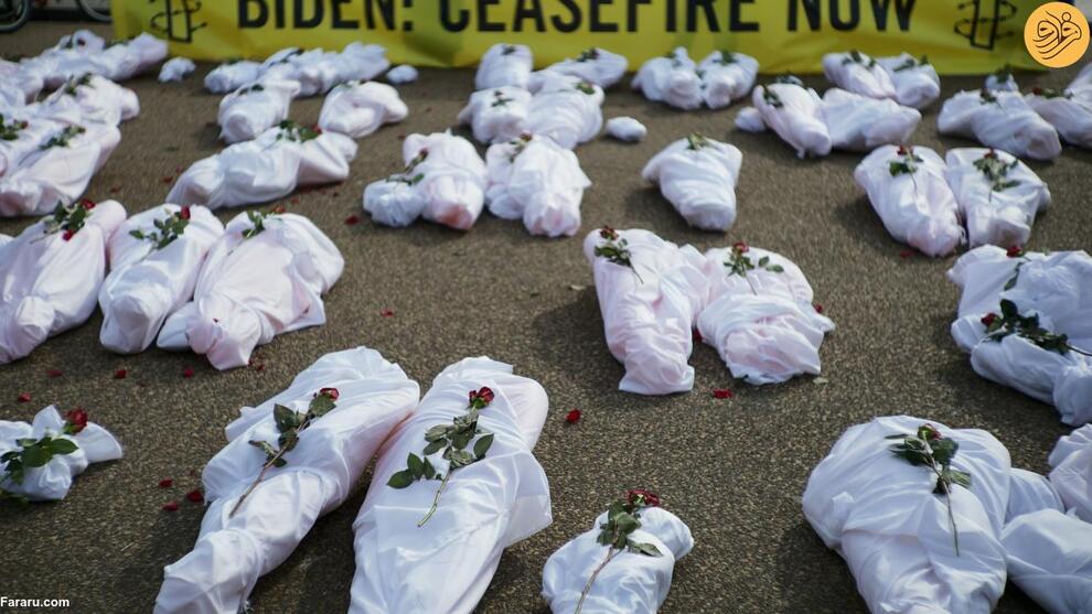 (تصاویر) ده‌ها جسد کفن‌پوش مقابل کاخ سفید به یاد قربانیان غزه