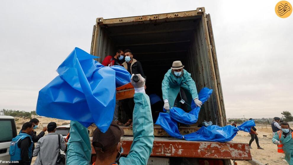 (تصاویر) دفن قربانیان جنگ غزه در گور دسته جمعی