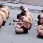 ببینید / اسرائیل بازداشتی های فلسطینی را در هوای سرد مجبور به درآوردن لباس‌هایشان کرد