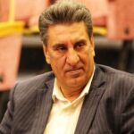 ببینید / فیلم پربازدید از خداداد افشاریان رییس کمیته داوران بعد از اعلام پنالتی به سود استقلال!