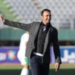 ببینید / اتفاق عجیب در بازی استقلال و پیکان؛ داور از اخراج رضا عنایتی پشیمان شد!