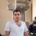 یک ایرانی با عرق گیر و پیژامه در موزه لوور (فیلم)