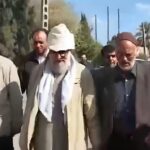 حضور خاص رهبر انقلاب با لباس مبدل در بین مردم (فیلم)