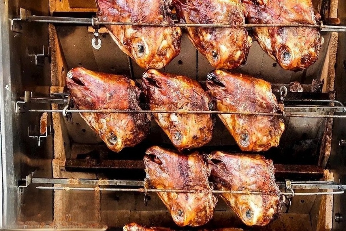 ابتکار یک آشپز در ترکیه؛ کله پاچه سوخاری (فیلم)