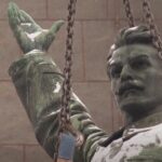 حذف نمادهای دوران جماهیر شوروی در کی‌یف اوکراین (فیلم)