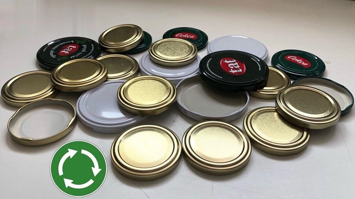 با این روش هوشمندانه در فلزی ظروف شیشه‌ای را به ساعت دیواری تبدیل کنید (فیلم)