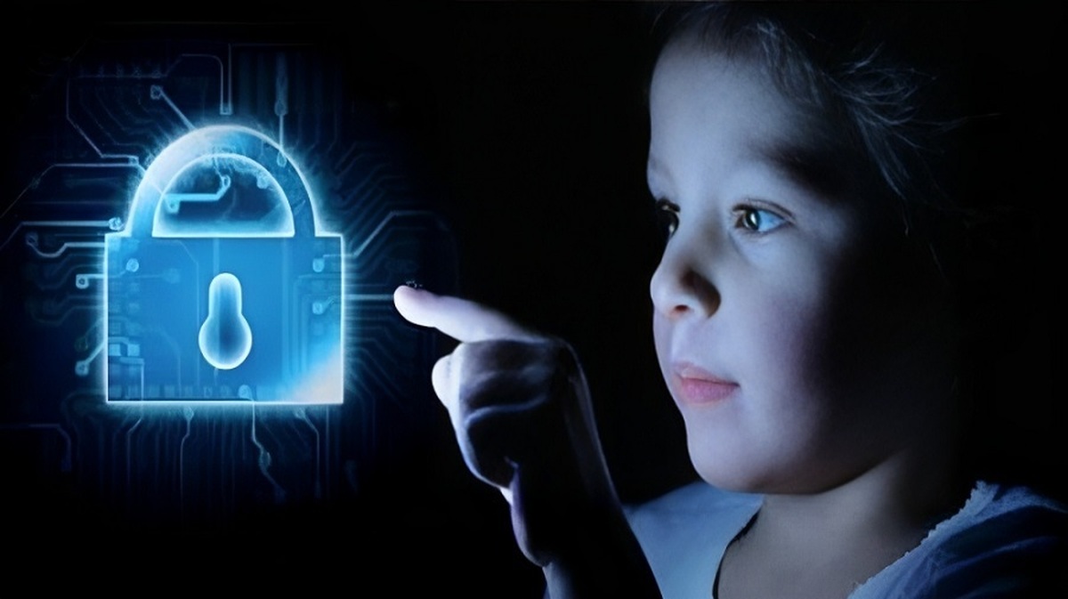 آسیب‌های فضای مجازی در کمین کودکان (فیلم)