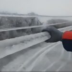 تصاویری باورنکردنی از یخ زدن سیم برق در روسیه (فیلم)