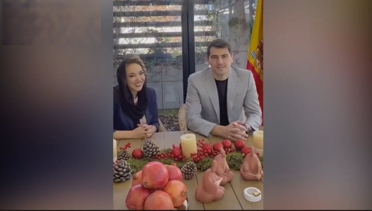 تبریک شب یلدا توسط کاسیاس به فارسی (فیلم) تبریک شب یلدا توسط کاسیاس به فارسی (فیلم)