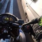 تلاش یک موتورسوار برای بازگشایی راه برای آمبولانس (فیلم)