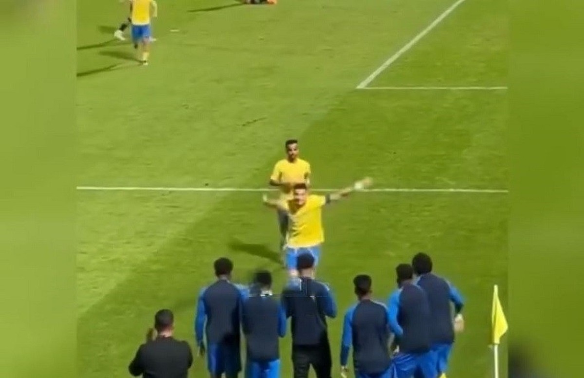 شوخی رونالدو با هواداران؛ شادی ناقص پس از گل معروف خود (فیلم)