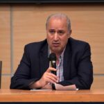 اشک‌های مهدی تاج هنگام سخنرانی در مراسم تشییع ملیکا محمدی (فیلم)