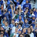 ببینید | حضور بانوی ۷۷ ساله در ورزشگاه آزادی برای اولین بار