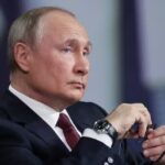 عکس | شباهت راننده نیسان آبی به ولادیمیر پوتین در اتوبان همت تهران از نیم‌رخ!