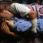 ببینید | وداع تلخ پدر فلسطینی با کودکان بی‌جانش