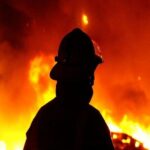 ببینید | لحظه هولناک انفجار یکی از مخازن پالایشگاه بیرجند؛ آتش به سایر مخازن رسید