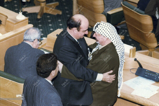 تصاویر | عکسی جالب از رهبر انقلاب، محمدجواد ظریف و سیدمحمد خاتمی در ۱۸ آذر ماه ۱۳۷۶