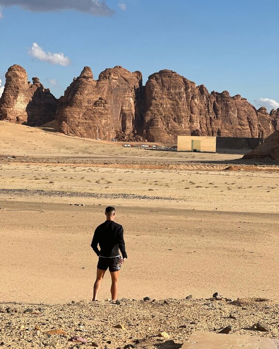 تصاویر | عاشقانههای رونالدو و جورجینا زیر آسمان پرستاره و کویری عربستان تصاویر | عاشقانههای رونالدو و جورجینا زیر آسمان پرستاره و کویر عربستان