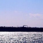 ببینید | اولین ویدیو از اصابت موشک به یک کشتی در دریای سرخ