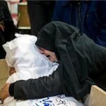 ببینید | درد دل تلخ یک مادر شهید با پیکر شهید گمنام تازه تفحص شده