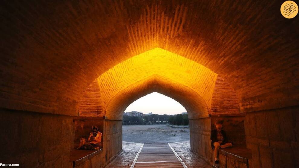 (تصاویر) گزارش رسانه خارجی از پل خواجو؛ اینجا حس بی‌نهایتی را تجربه کنید