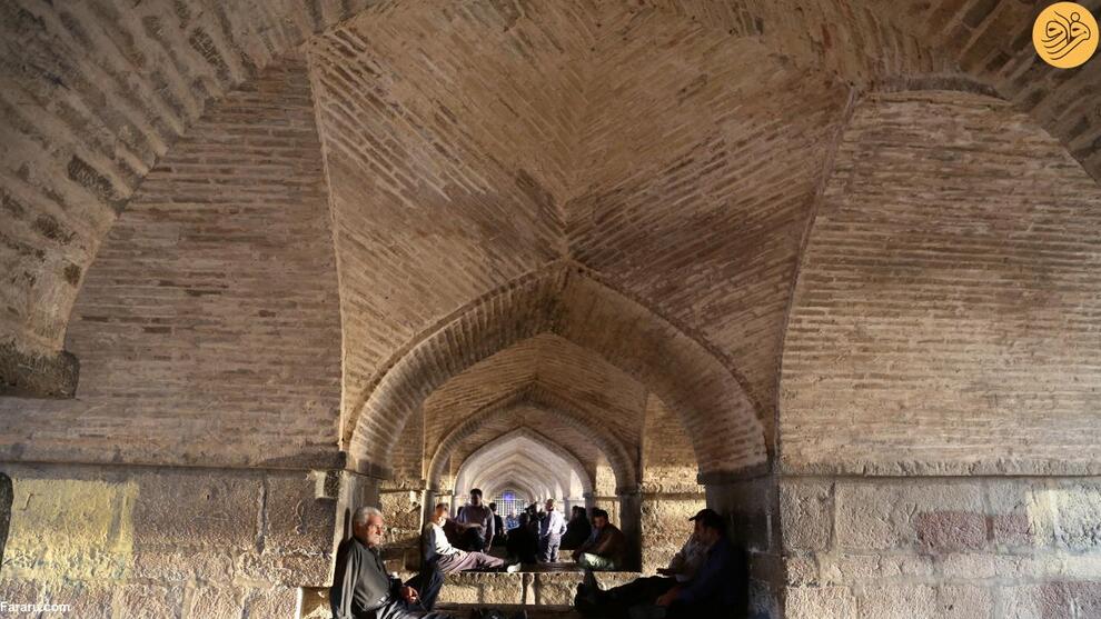 (تصاویر) گزارش رسانه خارجی از پل خواجو؛ اینجا حس بی‌نهایتی را تجربه کنید