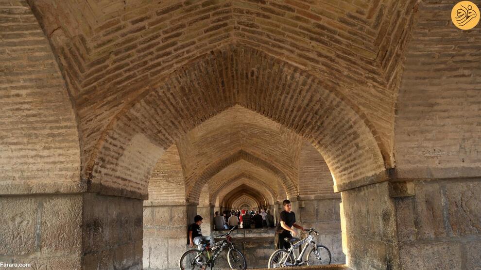 (تصاویر) گزارش رسانه خارجی از پل خواجو؛ اینجا حس بی‌نهایتی را تجربه کنید