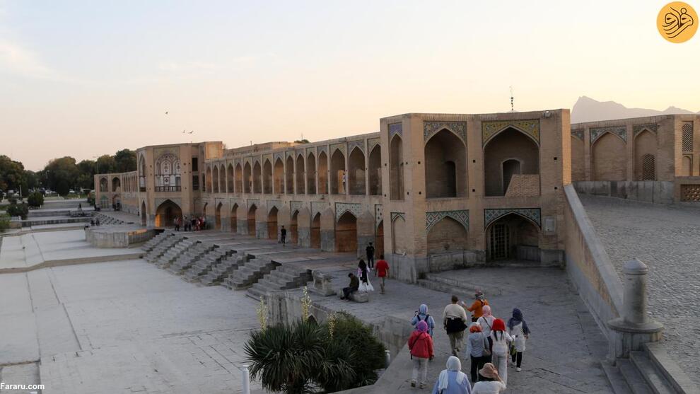 (تصاویر) گزارش رسانه خارجی از پل خواجو؛ اینجا حس بی‌نهایتی را تجربه کنید