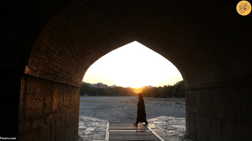 (تصاویر) گزارش رسانه خارجی از پل خواجو؛ اینجا حس بی‌نهایتی را تجربه کنید