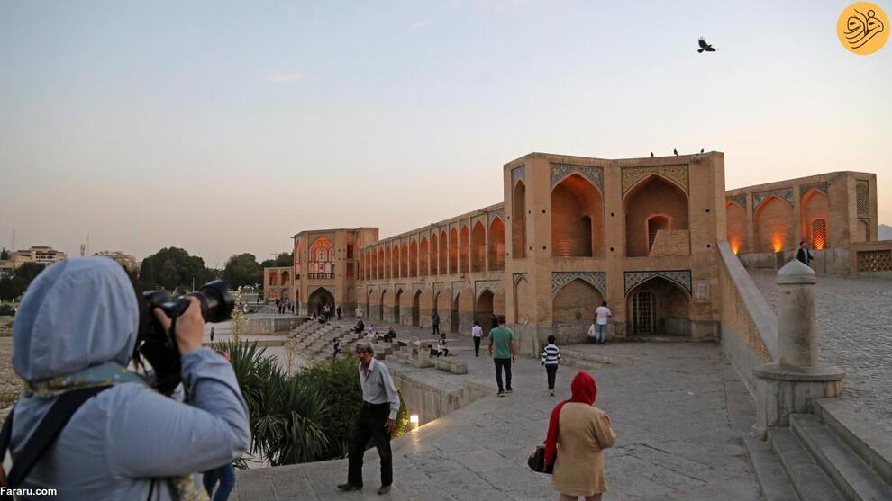 (تصاویر) گزارش رسانه خارجی از پل خواجو؛ اینجا حس بی‌نهایتی را تجربه کنید