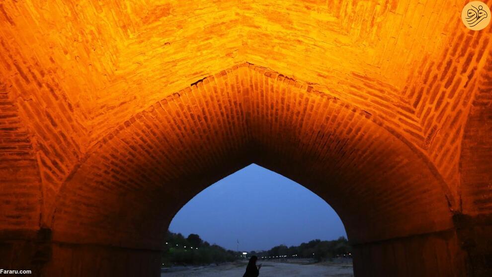 (تصاویر) گزارش رسانه خارجی از پل خواجو؛ اینجا حس بی‌نهایتی را تجربه کنید