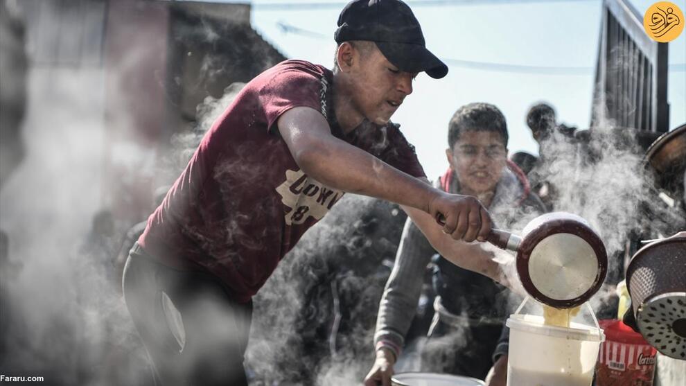 (تصاویر) صف طولانی فلسطینی‌های قابلمه به دست