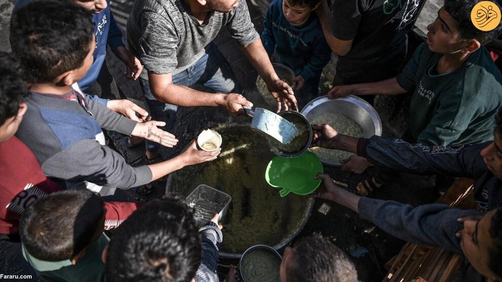 (تصاویر) صف طولانی فلسطینی‌های قابلمه به دست