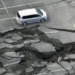 ببینید / بالا و پایین پریدن خودرو‌ها هنگام وقوع زلزله بزرگ ژاپن در یک پارکینگ طبقاتی