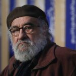 ببینید / داریوش ارجمند، بازیگر سینما: تندیس سردار سلیمانی را بوسیدم از من انتقاد کردند که بت‌پرستی مدرن! هستم و ۱۰۰ بار دیگر هم می‌بوسم