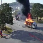 ببینید / راننده کامیون در حال سوختن که به سرعت خود را به ایستگاه آتش نشانی رساند