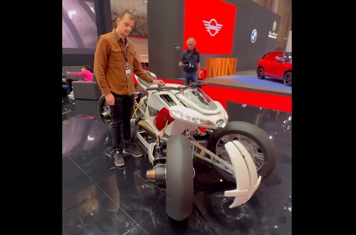 جادوی مهندسی ؛ تبدیل موتورسیکلت به بالگرد مقابل چشم مردم (فیلم)