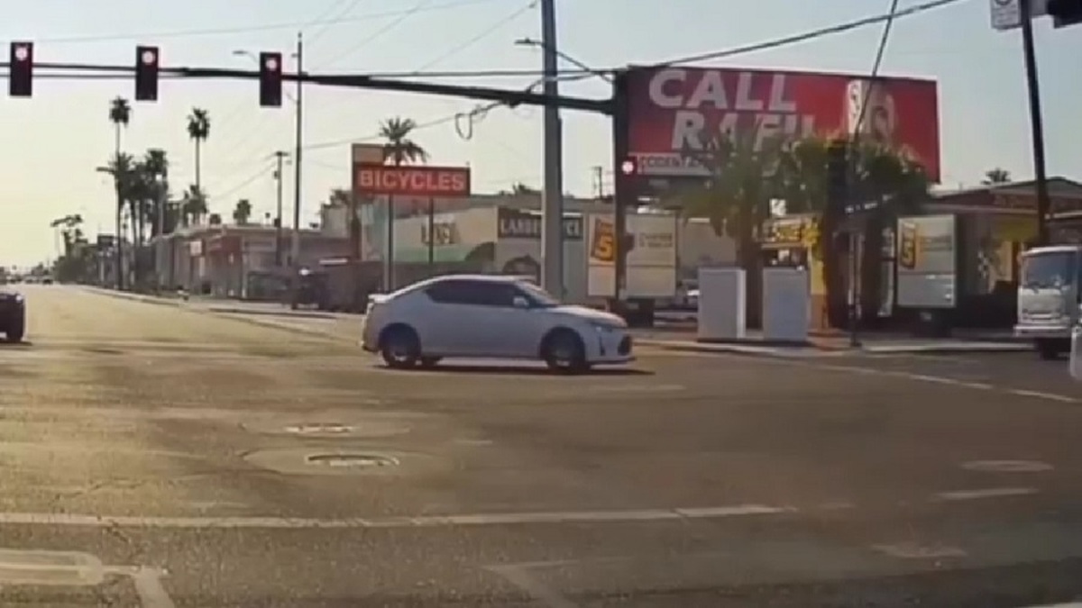 عجله عابرپیاده در عبور از خیابان (فیلم)