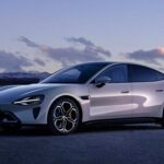 پارک اتوماتیک بدون حضور راننده در اولین خودروی شیائومی (فیلم)