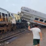 برخورد مرگبار قطار در اندونزی (فیلم)
