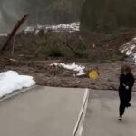 صحنه ای عجیب از زلزله ژاپن: کوه مانند رود جاری شد و خانه ها را بلعید (فیلم)