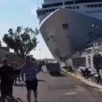 لحظه ترسناک برخورد کشتی کروز حین پهلوگیری با اسکله (فیلم)