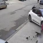 زنده ماندن باورنکردنی پسر دوچرخه سوار از تصادف شدید (فیلم)