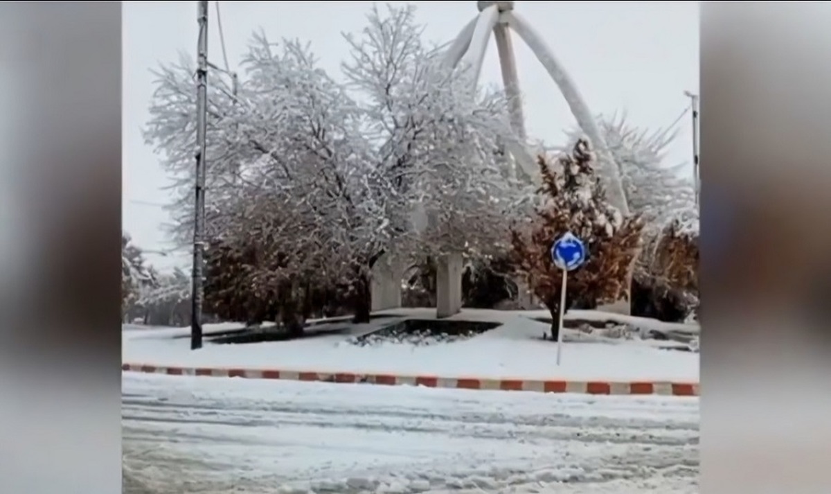 بارش ۲۸ سانتیمتری برف در دلفان (فیلم) بارش ۲۸ سانتیمتری برف در دلفان (فیلم)