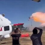 سقوط هواپیمای آتش نشان بر اثر برخورد با سیم برق (فیلم)