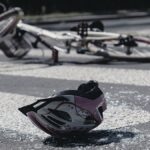 خودرویی که یک دوچرخه سوار را زیر گرفت (فیلم)